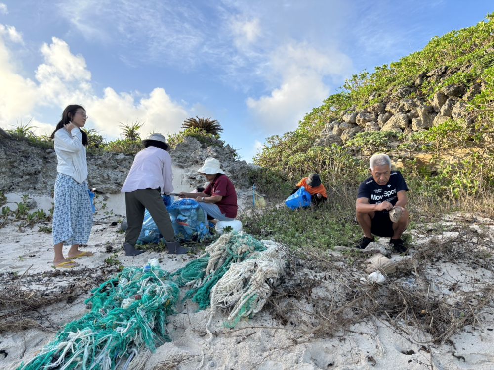 漁網は、海水を吸っているため、重い。引き上げるのは重労働